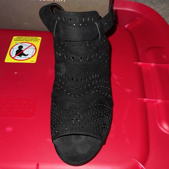 Open toe - Picture 3 of 4